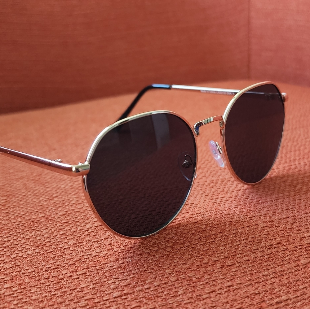 Pink lily gold round sunglasses